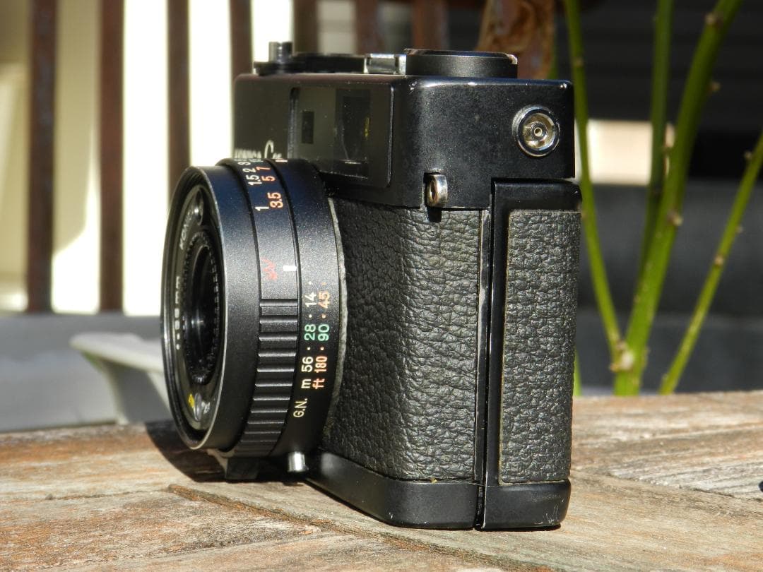 美品　KONICA C35 ブラック レンジファインダーカメラ 即撮影可