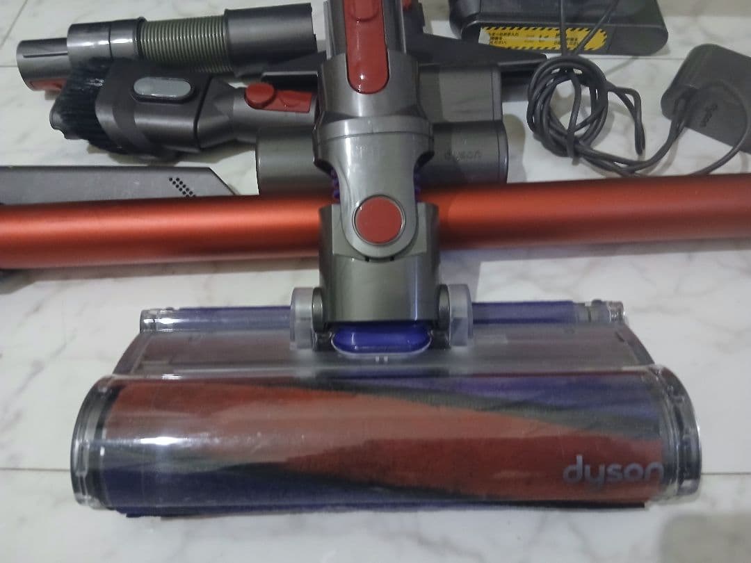 Dyson V10 SV12 レッド Fluffyヘッド付 付属品多数 動作良好