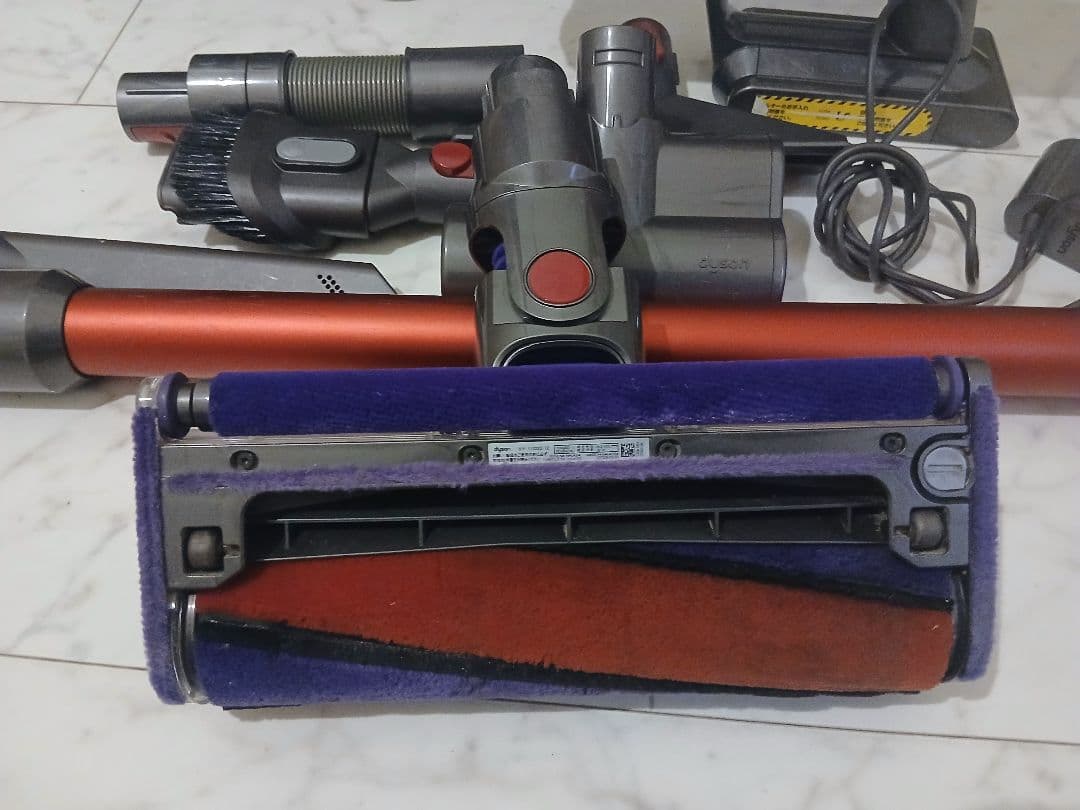 Dyson V10 SV12 レッド Fluffyヘッド付 付属品多数 動作良好