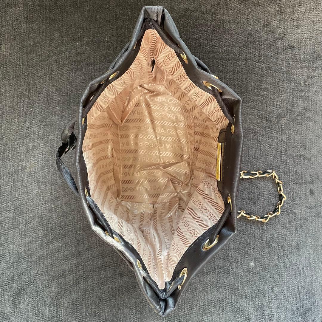 PRADA プラダ 巾着ショルダー 黒。