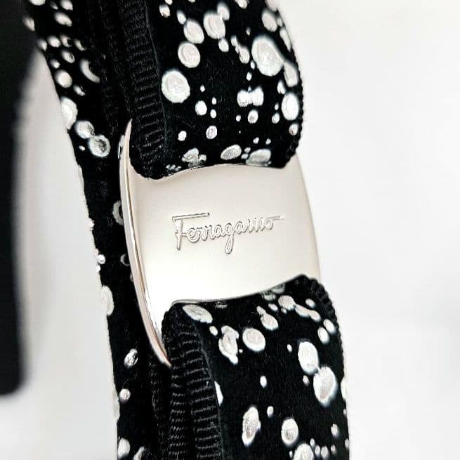 新品✨フェラガモ✨ヴァラリボン✨ドットカチューシャ✨ブラック✨シルバーペイント