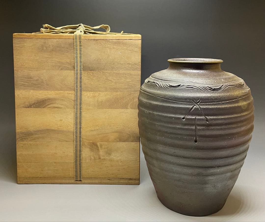 古備前　波状文壺　箱付　X593