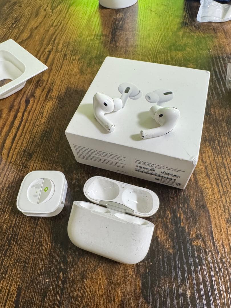 AirPods pro 第一世代　充電ケース付き ホワイト