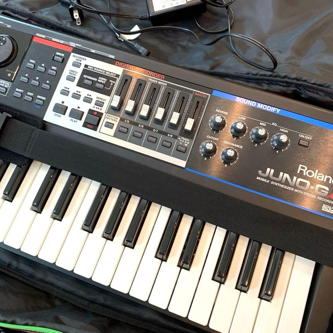 Roland シンセサイザー JUNO-Gi ローランド ケース付　ジャンク