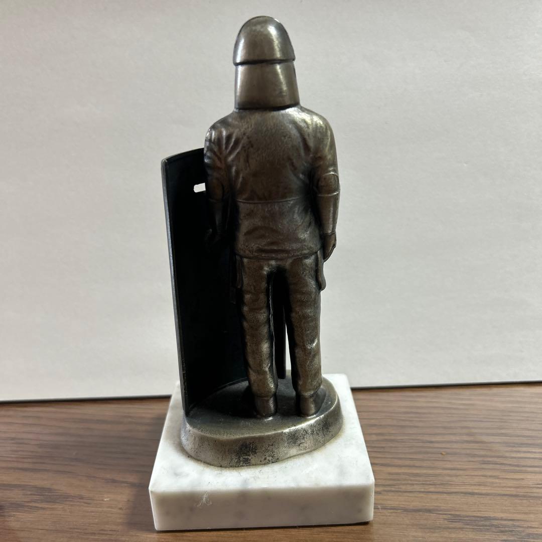 警察機動隊ブロンズ像　記念品