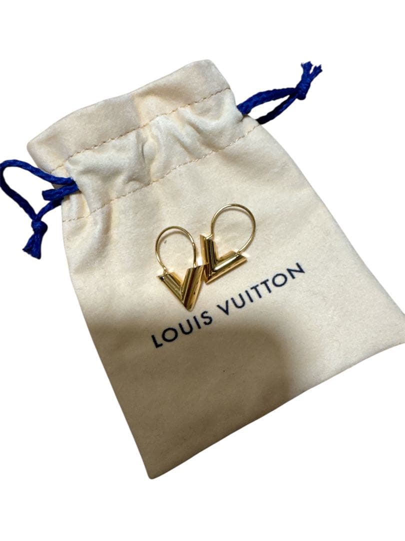 LOUIS VUITTON エッセンシャルvピアス