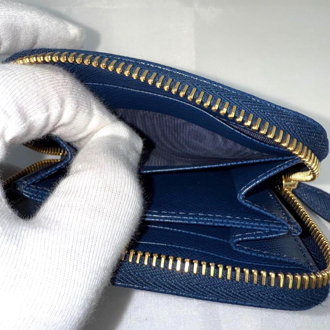 ぶーにゃん ✨極美品✨PRADA プラダ サフィアーノレザー ラウンドジッ