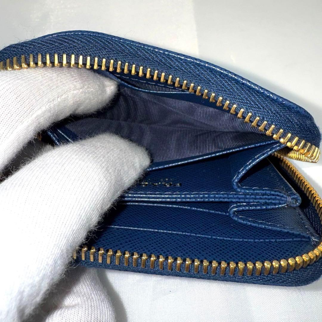 ぶーにゃん ✨極美品✨PRADA プラダ サフィアーノレザー ラウンドジッ