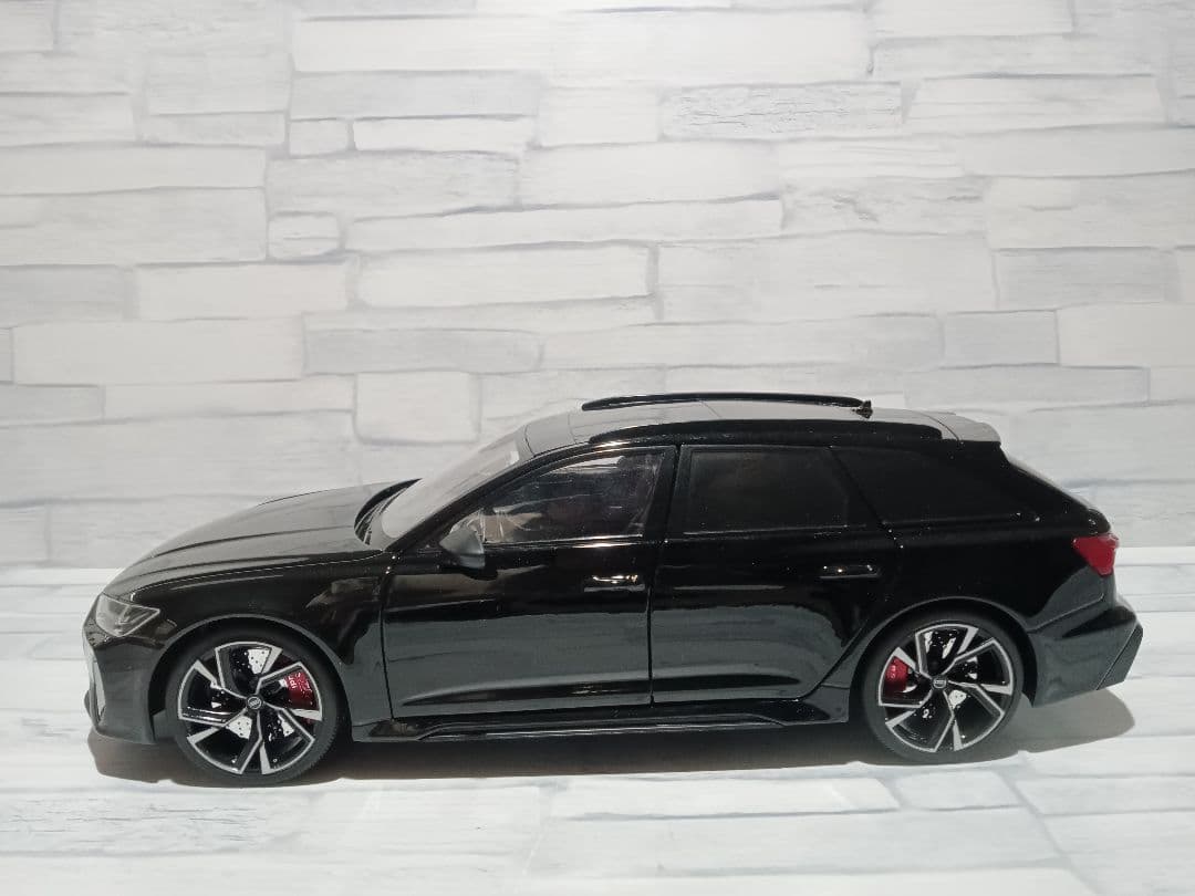 1/18 アウディ　RS6 アバント C8 ダイキャスト　ミニカー　ブラック