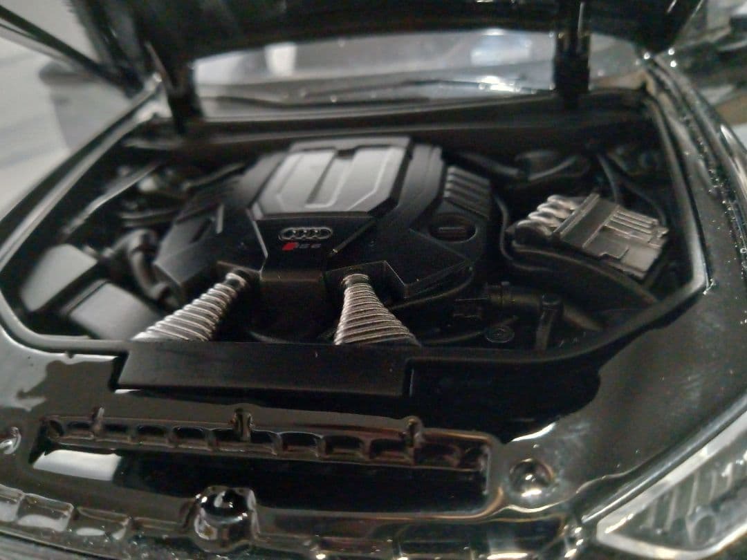 1/18 アウディ　RS6 アバント C8 ダイキャスト　ミニカー　ブラック