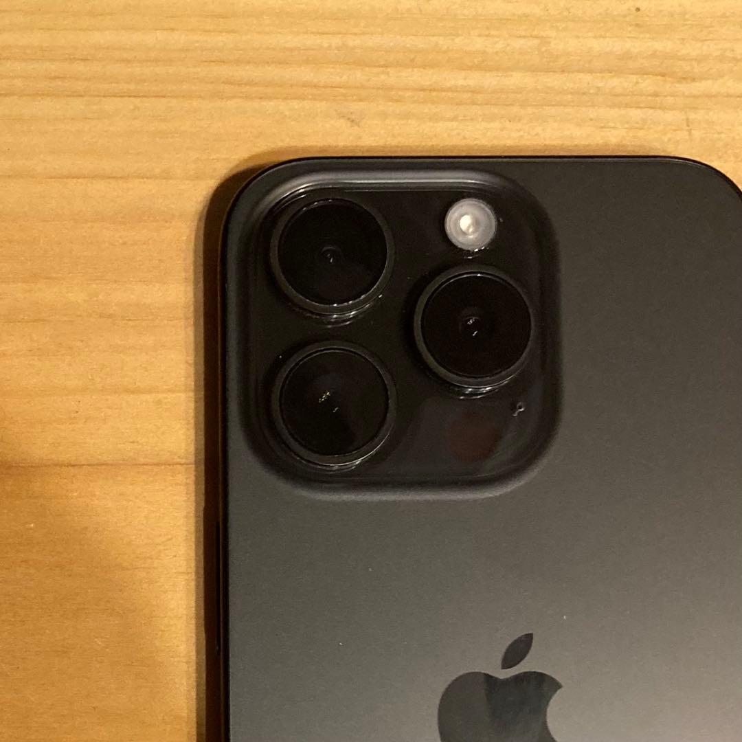 Apple iPhone 15Pro ブラックチタニウム本体