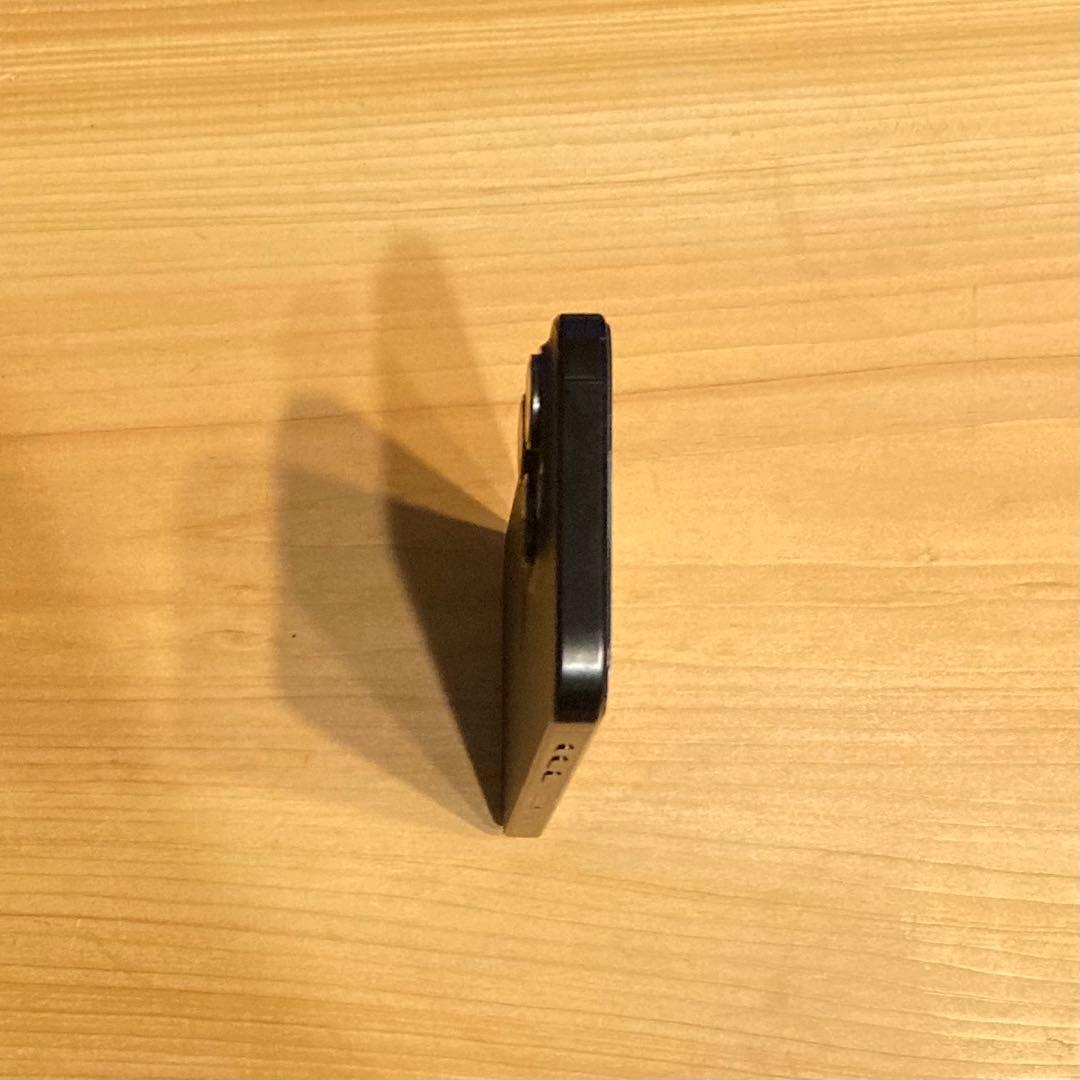 Apple iPhone 15Pro ブラックチタニウム本体