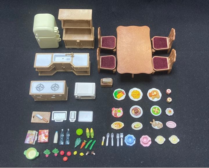 【値下げ】シルバニアファミリー　あかりの灯る大きなお家　家具付き　人形付き