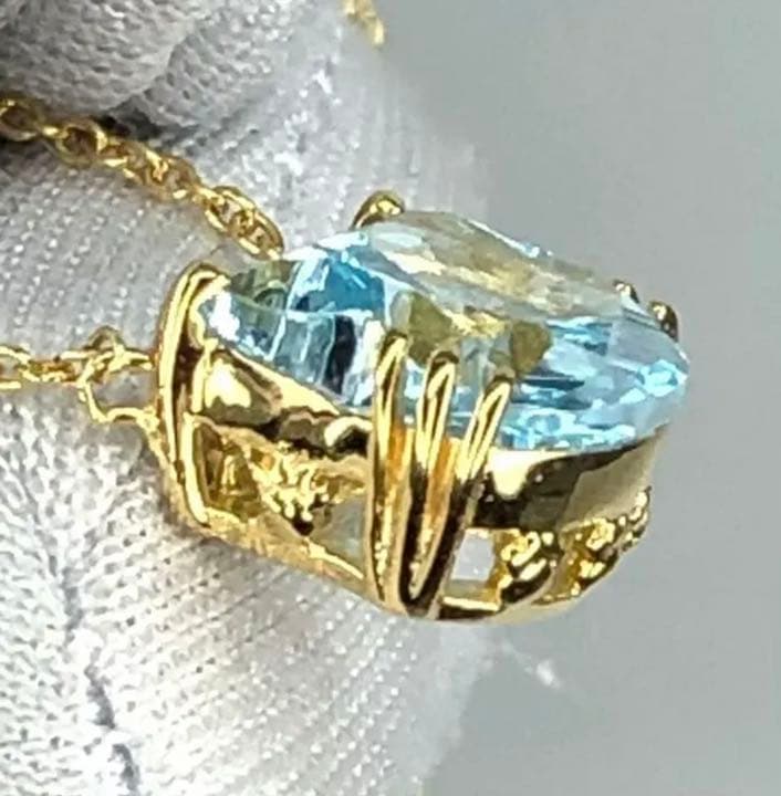 宝石ルース 『限定品！ネコちゃんネックレス！』天然ブルートパーズ　チェーン付