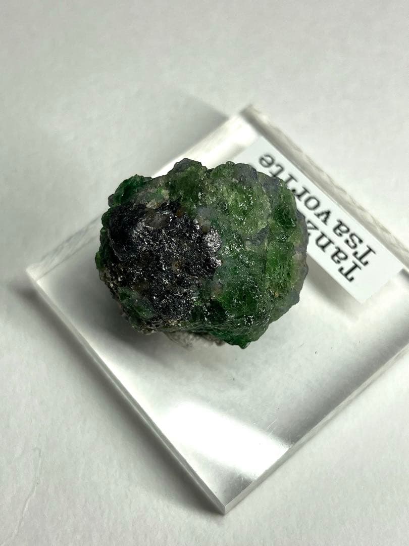 【希産！】タンザナイトon ツァボライトガーネット 共生 Tanzania 産