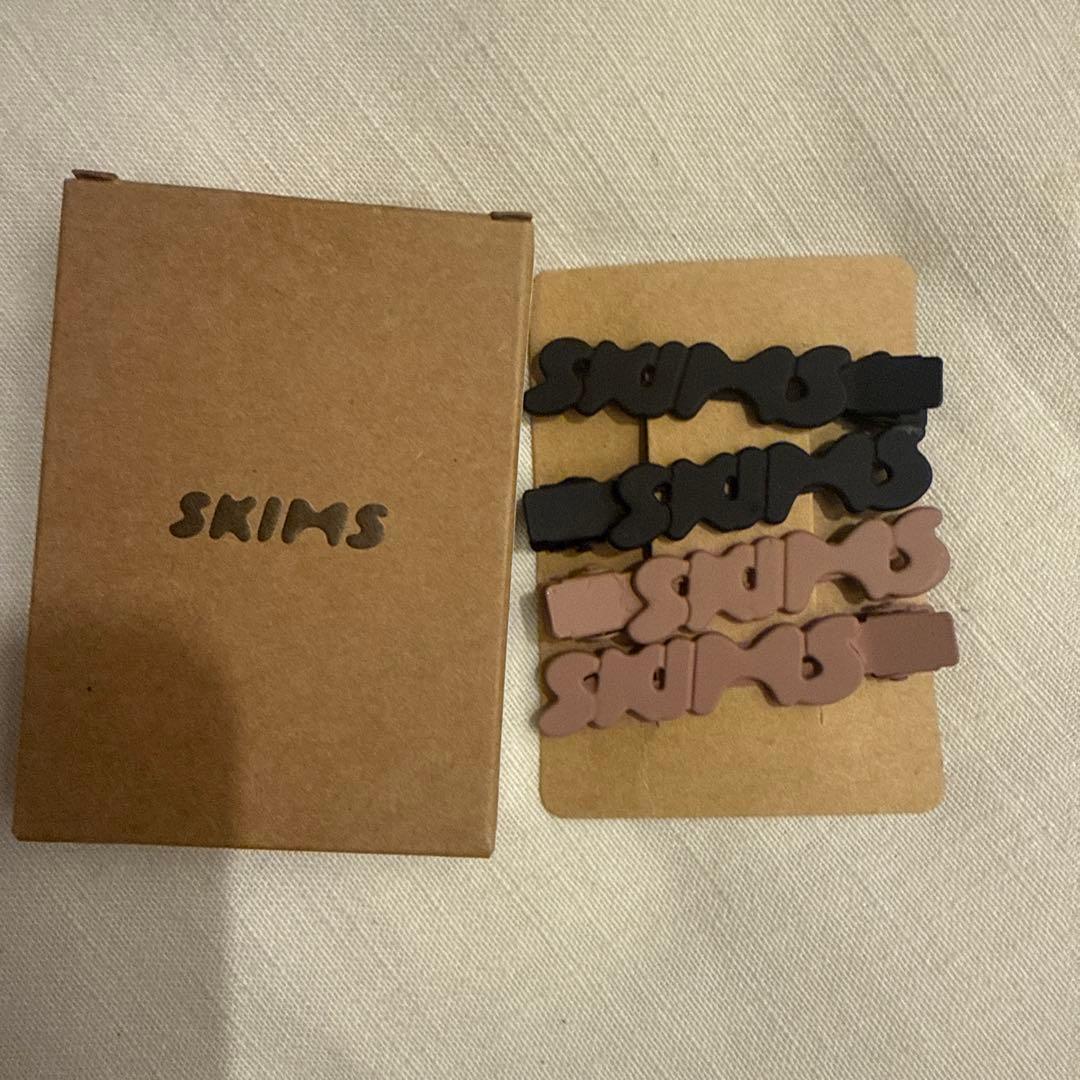 【専用】SKIMS ブラック スウェットカーゴパンツとヘアクリップ