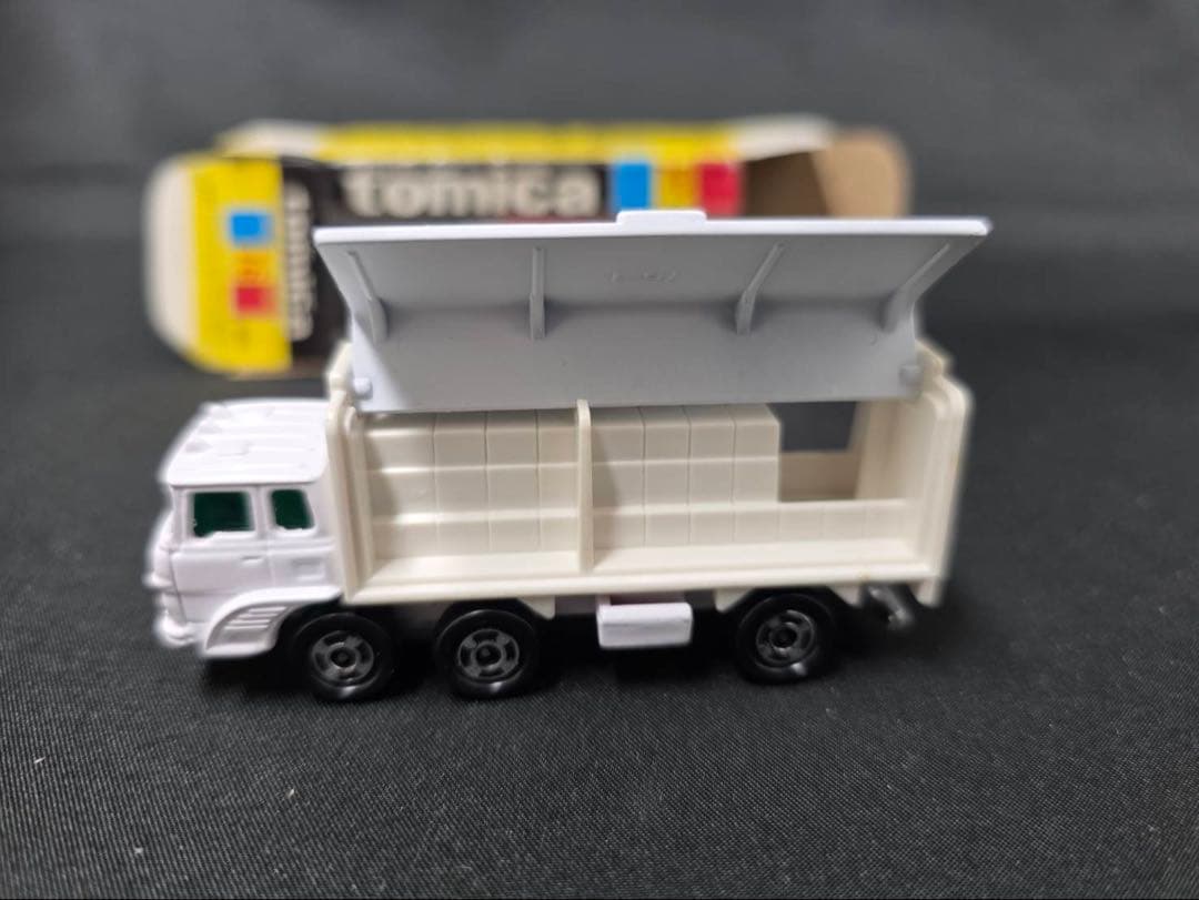 トミカ黒箱76ふそうウイングルーフトラック レース配布品 非売品