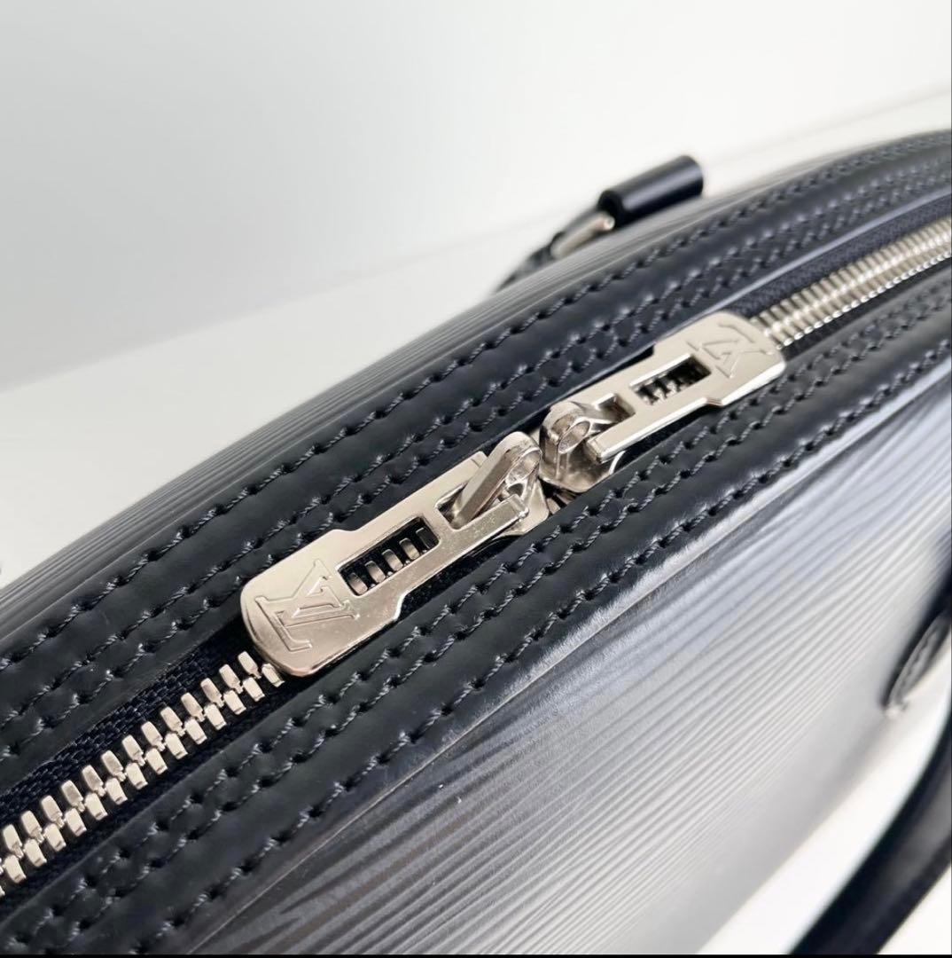 Louis Vuitton エピレザー ブラック ハンドバッグ