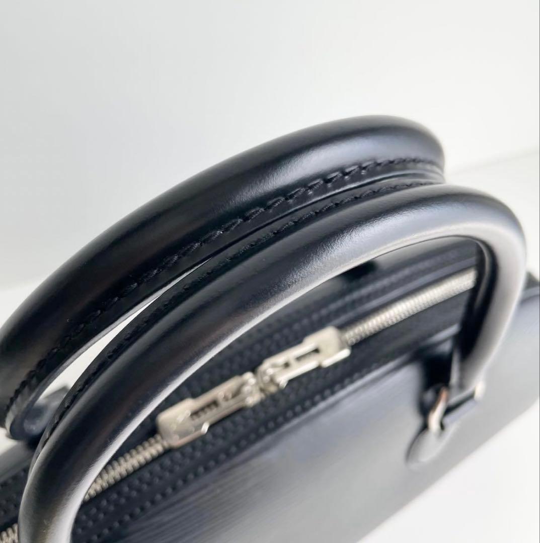 Louis Vuitton エピレザー ブラック ハンドバッグ