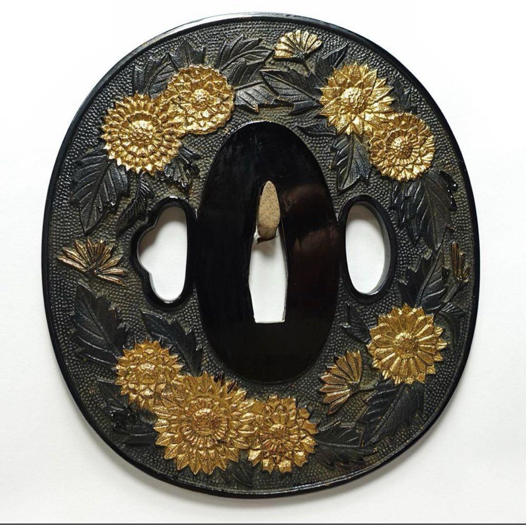 超大型美濃鐔！　10cm超　赤銅魚子地　長丸形菊花図鐔　無銘　高肉彫　寒山箱書