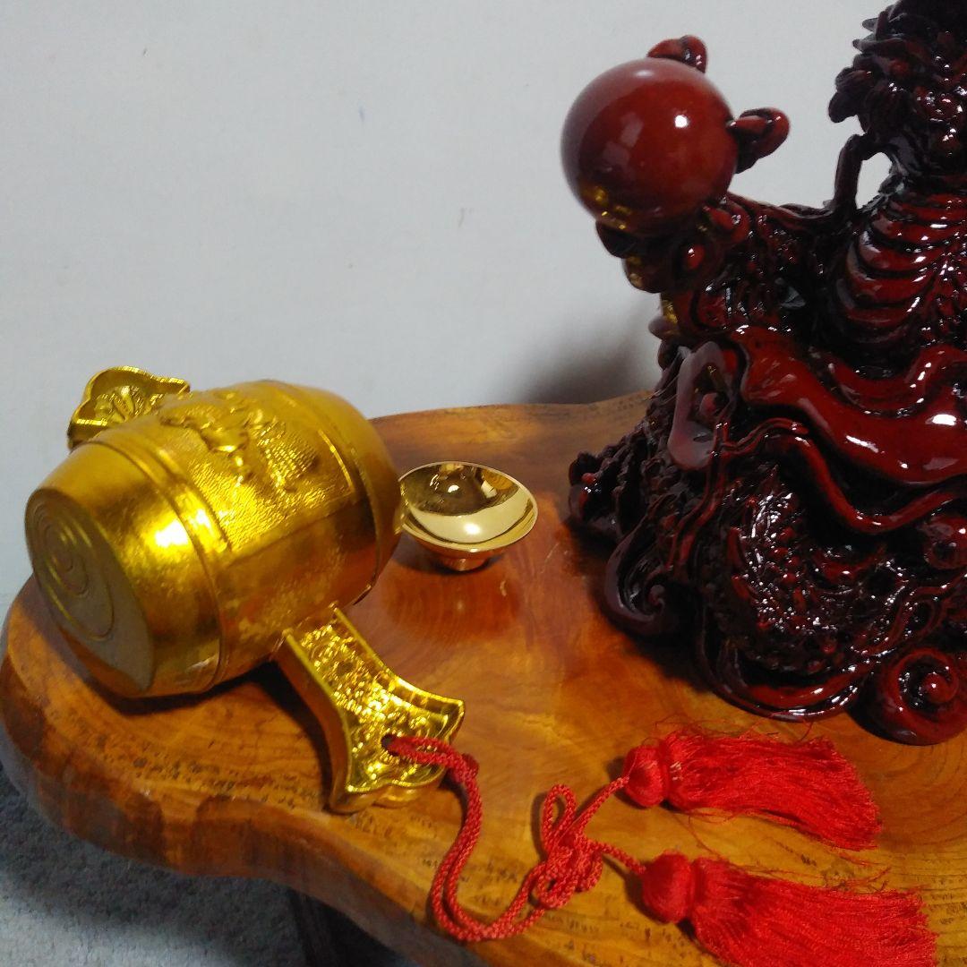 赤色の龍の彫刻 置物