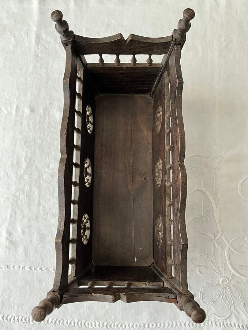 【美品】フランスアンティーク ブルターニュ木製細工 ドール用ベッド[3114]