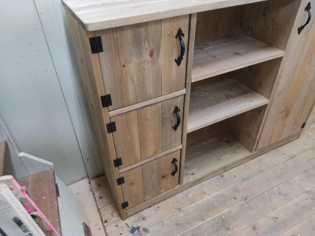 現品限りの超特価！●４扉キャビネット