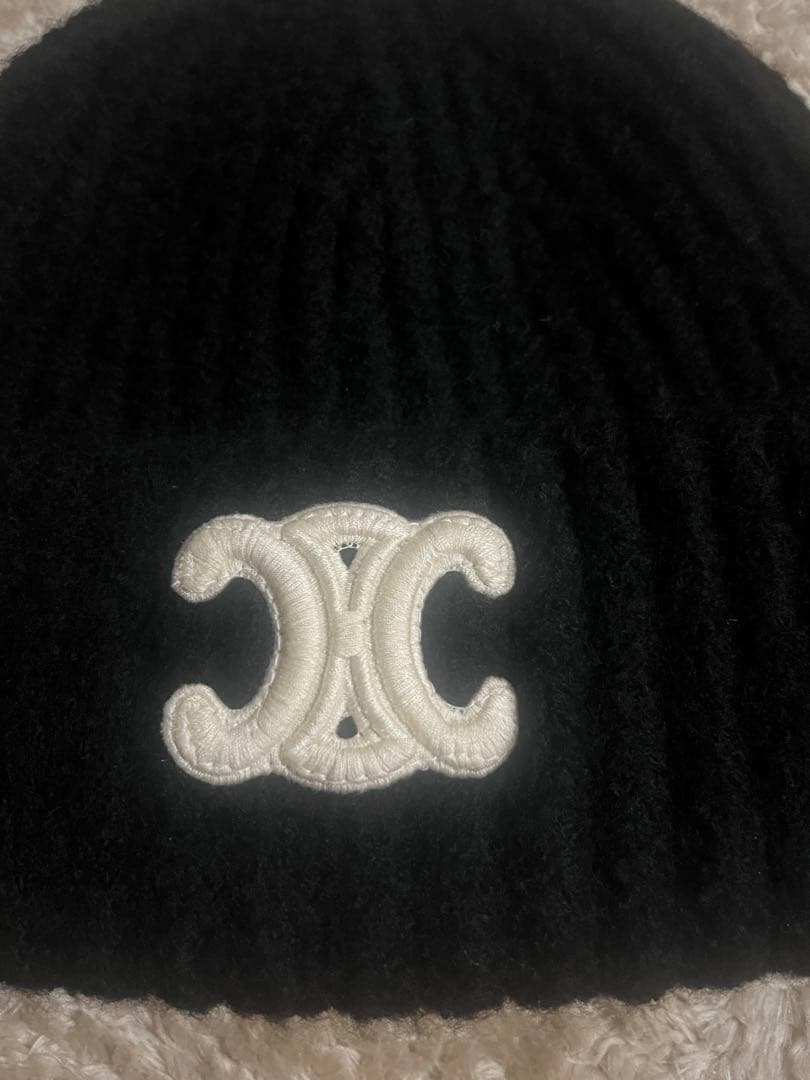 新品未使用　セリーヌロゴニット帽