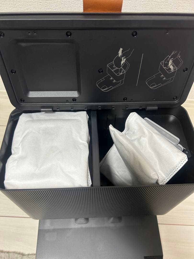 【最終値下げ】Robot Roomba ロボット掃除機本体【ルンバj7+】