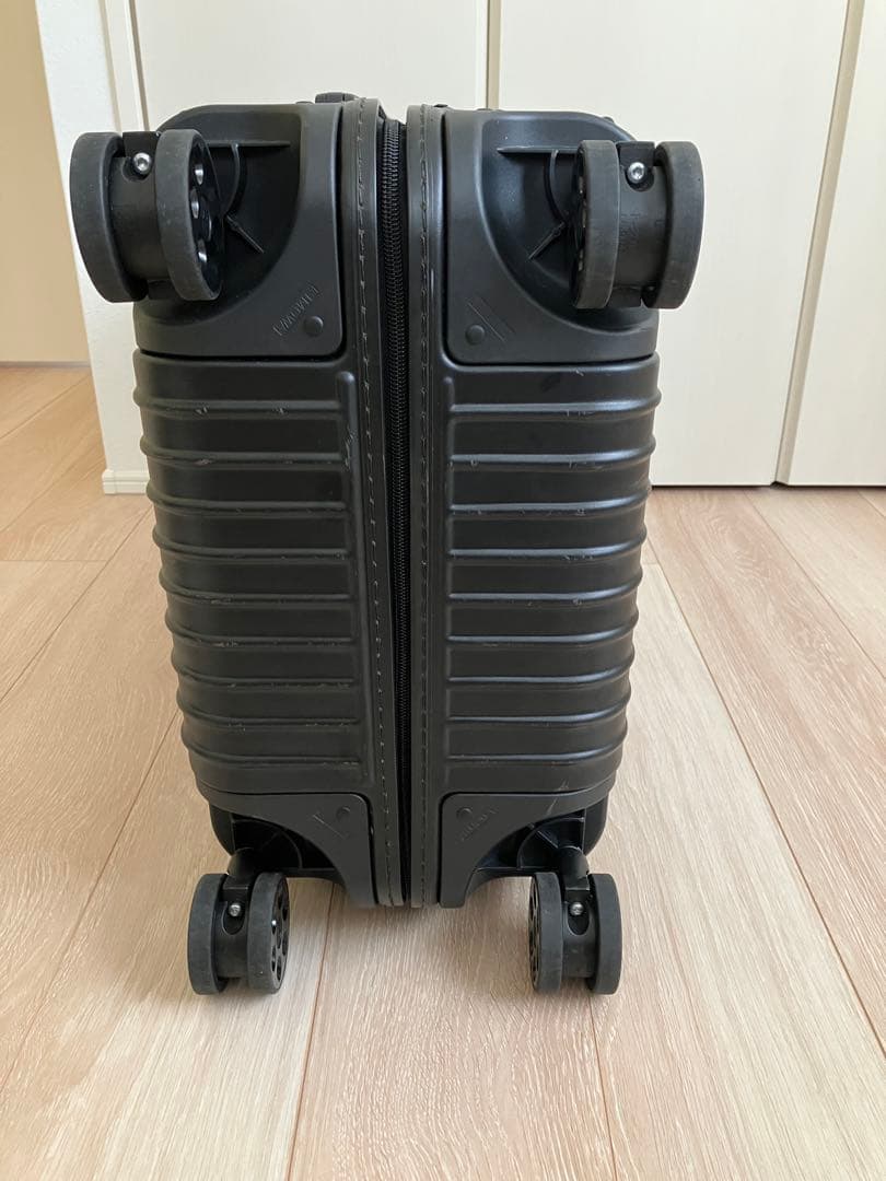 リモワ RIMOWA スーツケース　エッセンシャル チェックイン　M