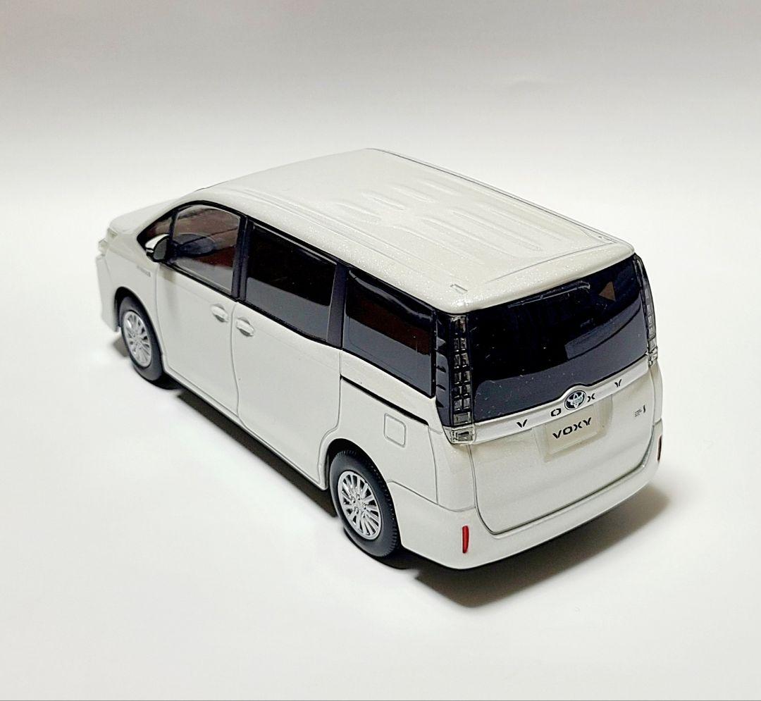 トヨタ 80系 ヴォクシー カラーサンプル