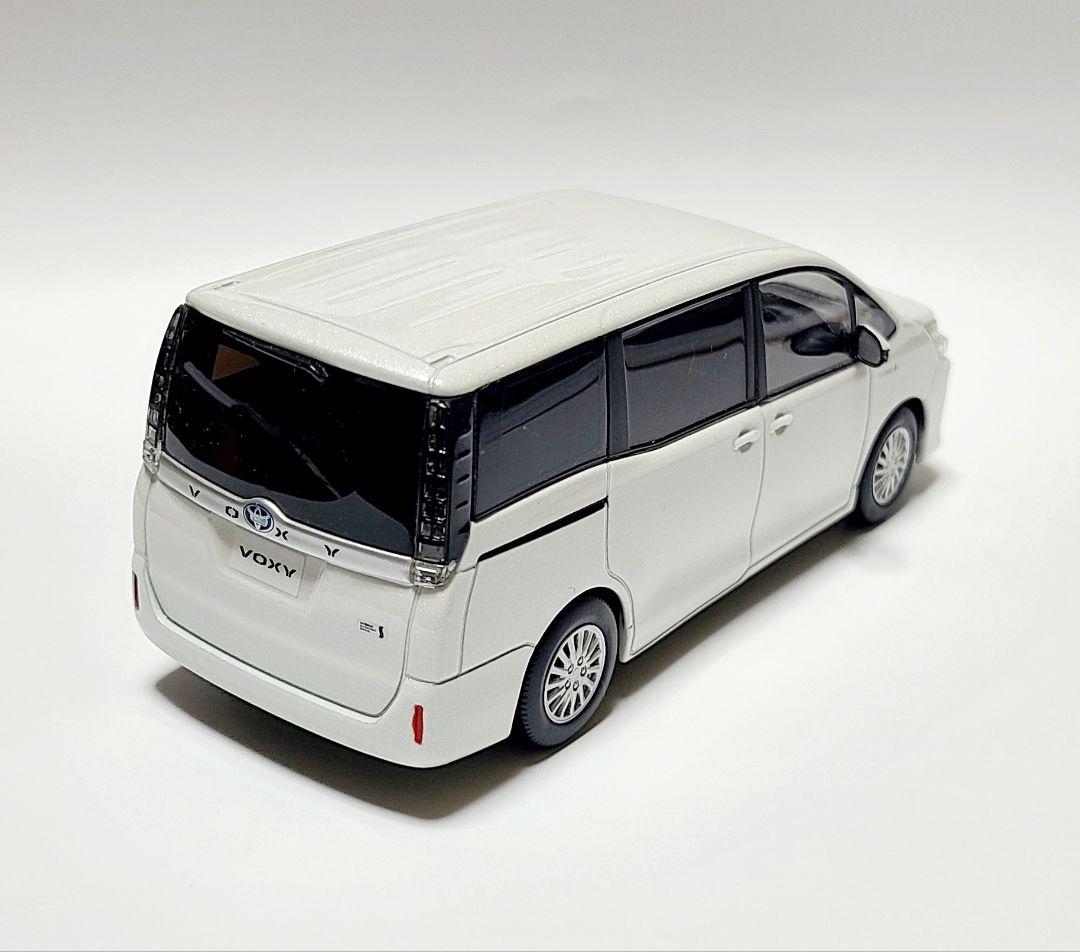 トヨタ 80系 ヴォクシー カラーサンプル