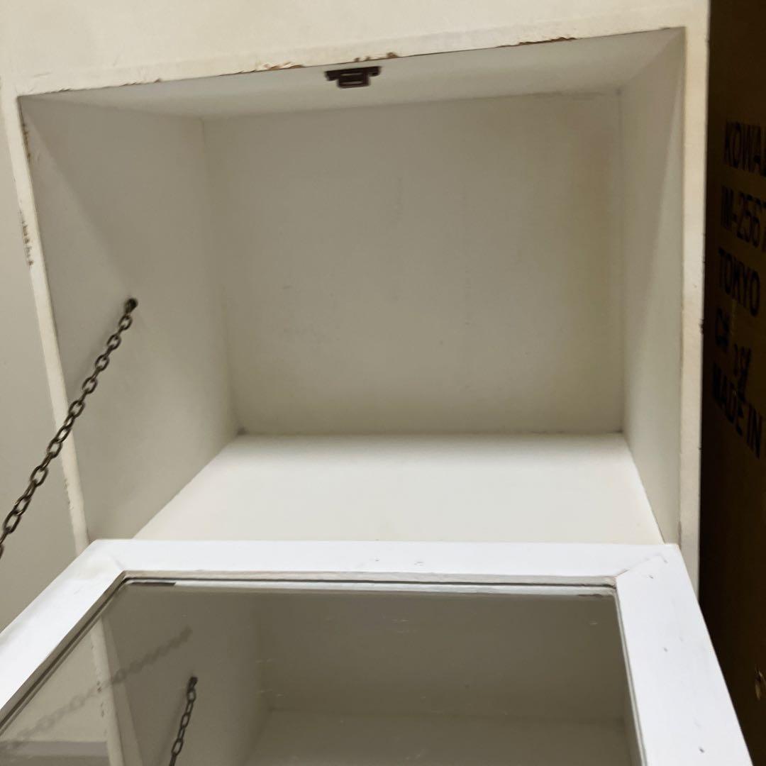 新品　アンティーク調　ガラスキャビネット