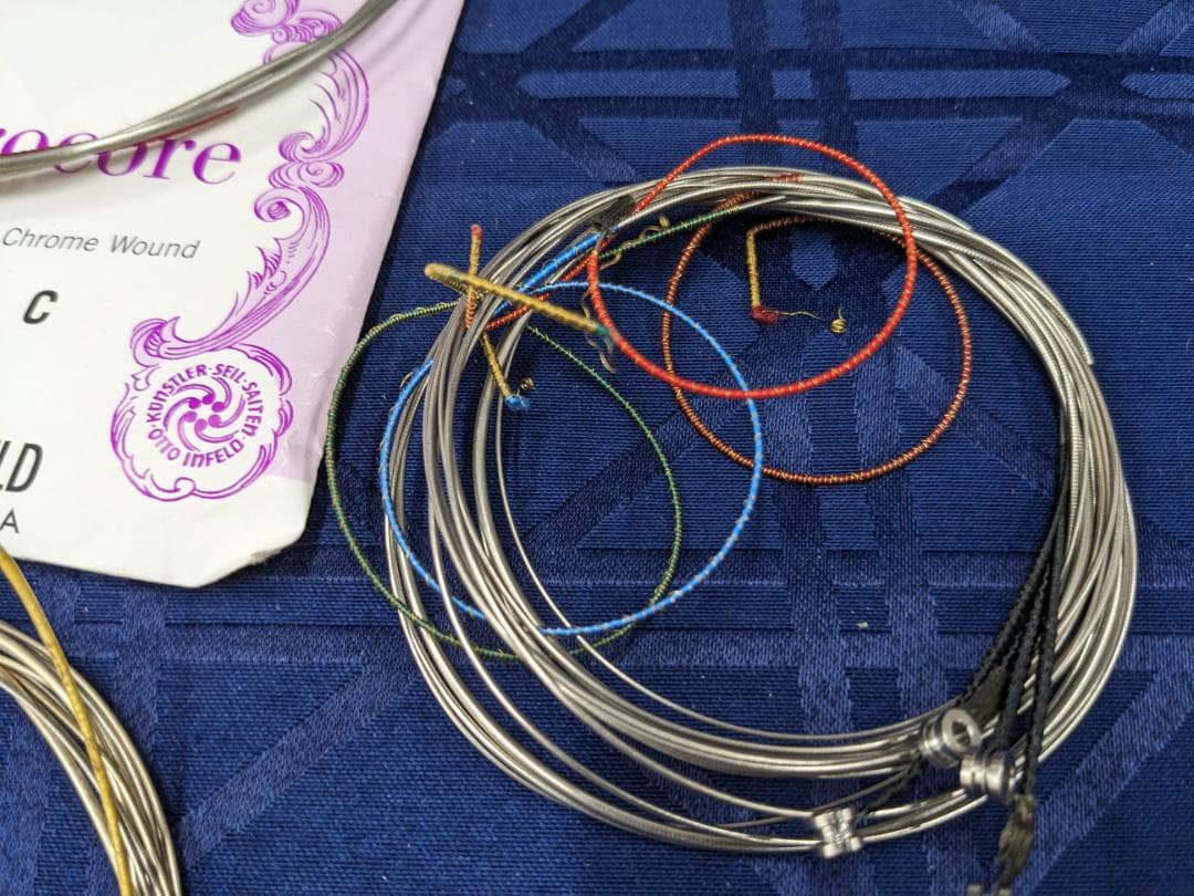 チェロ弦　計11本　ヘリコア、ヤーガー、スピロコア等