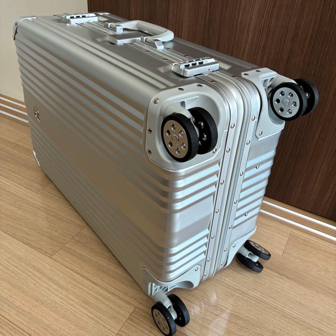 【未使用】メルセデスベンツ　アルミキャリーケース　スーツケース送料込65ℓ