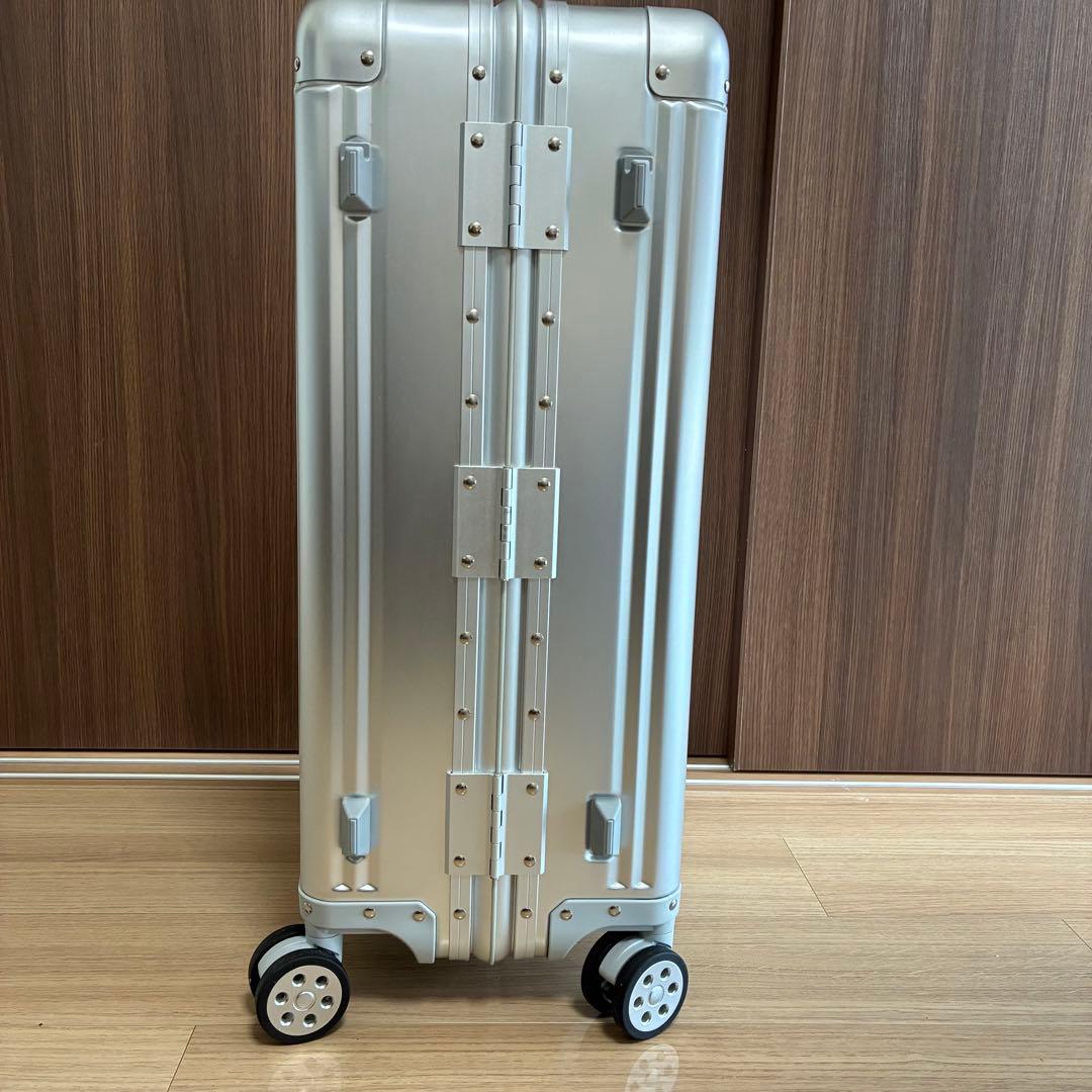 【未使用】メルセデスベンツ　アルミキャリーケース　スーツケース送料込65ℓ