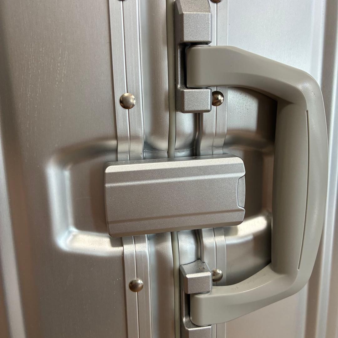 【未使用】メルセデスベンツ　アルミキャリーケース　スーツケース送料込65ℓ