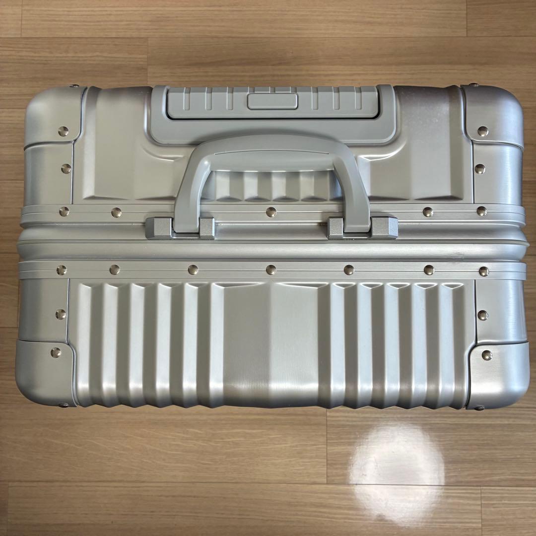 【未使用】メルセデスベンツ　アルミキャリーケース　スーツケース送料込65ℓ