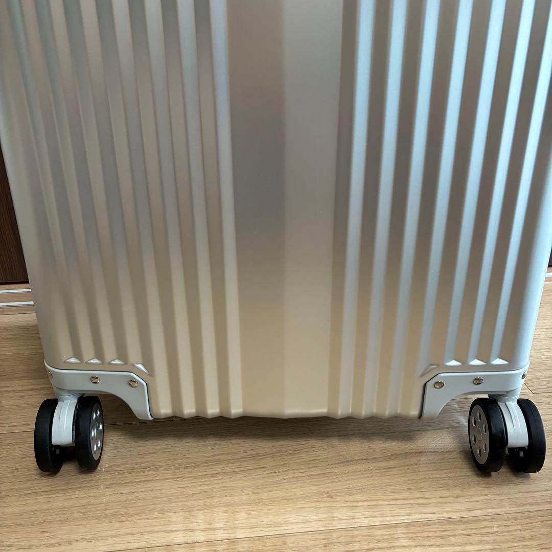 【未使用】メルセデスベンツ　アルミキャリーケース　スーツケース送料込65ℓ