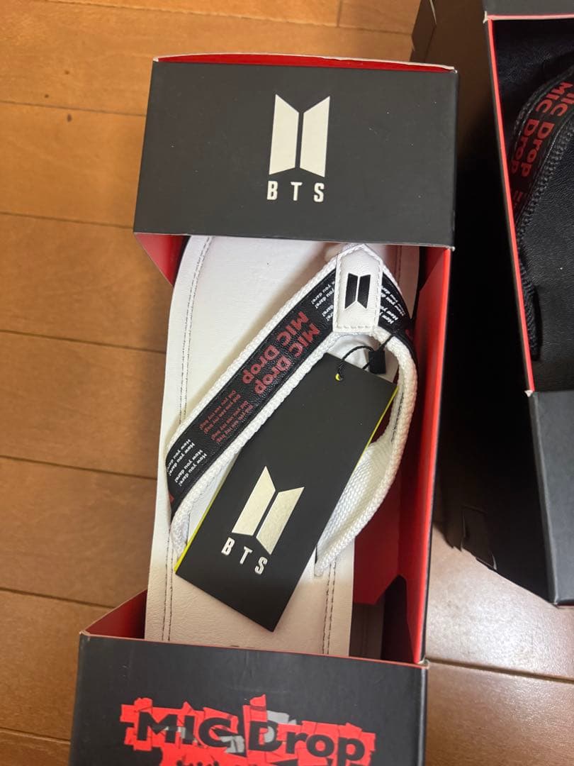 BTS サンダル ホワイト/ブラック 箱付き セット復活