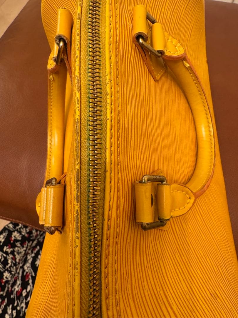 エ*可様 Louis Vuitton エピ　イエローハンドバッグ