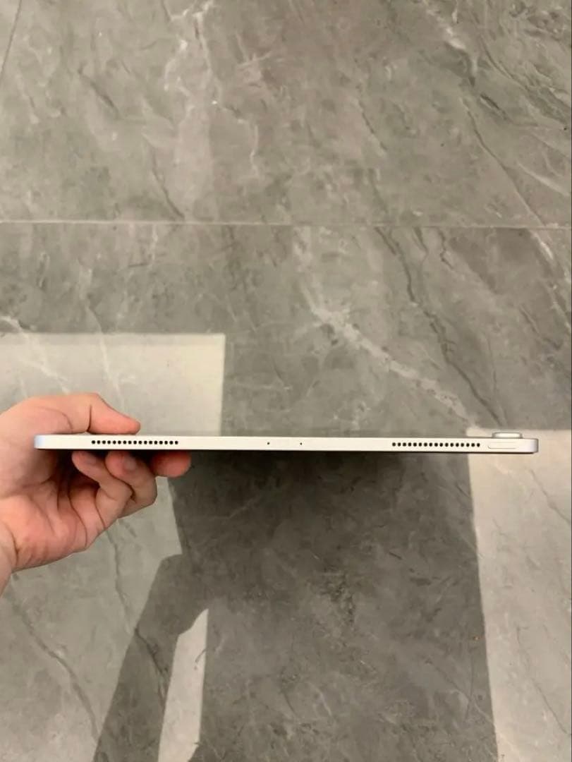 Apple iPad pro 12.9 第三世代　シルバーとキーボードをセット