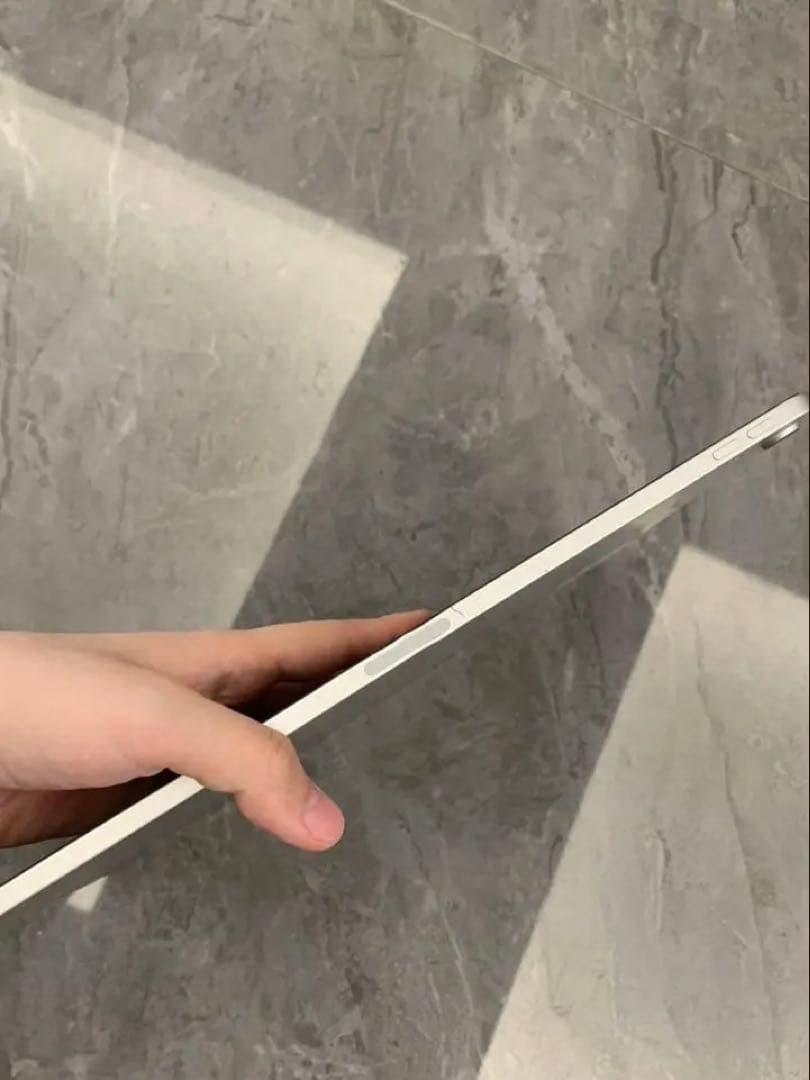 Apple iPad pro 12.9 第三世代　シルバーとキーボードをセット