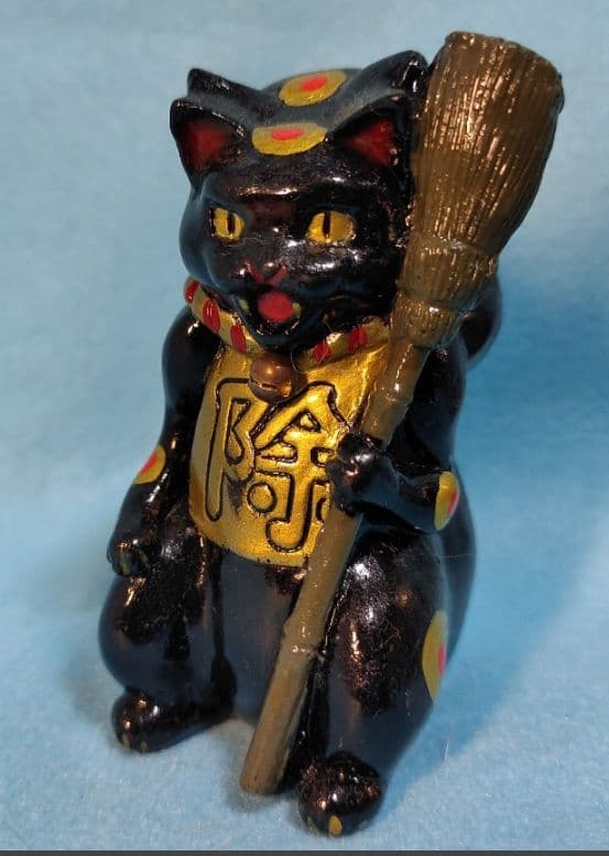 追い出し猫 招き猫 ソフビ 黒猫 墓場の画廊限定 縁起物