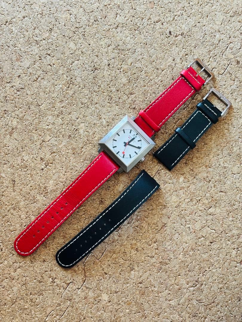 て*〜様 MONDAINE 腕時計 赤/黒 交換用ベルト付き