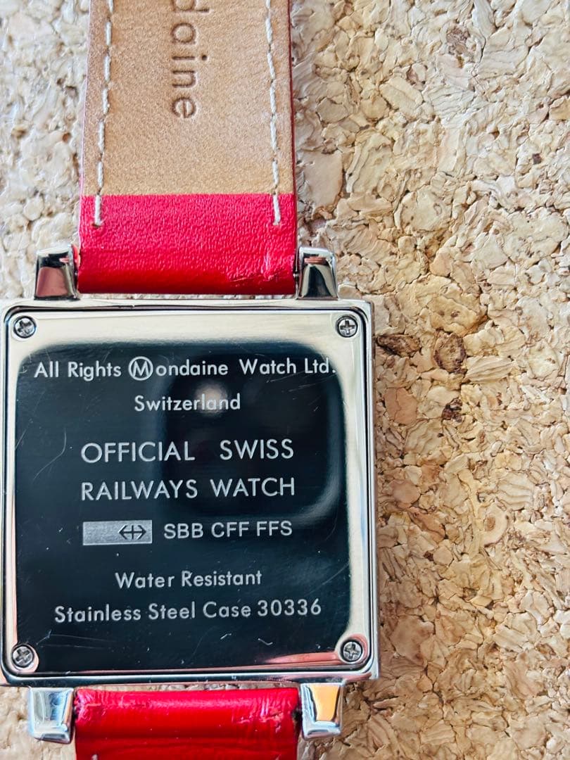 て*〜様 MONDAINE 腕時計 赤/黒 交換用ベルト付き