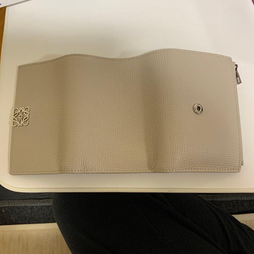 LOEWE ロエベ　三つ折り財布　ベージュ アナグラム
