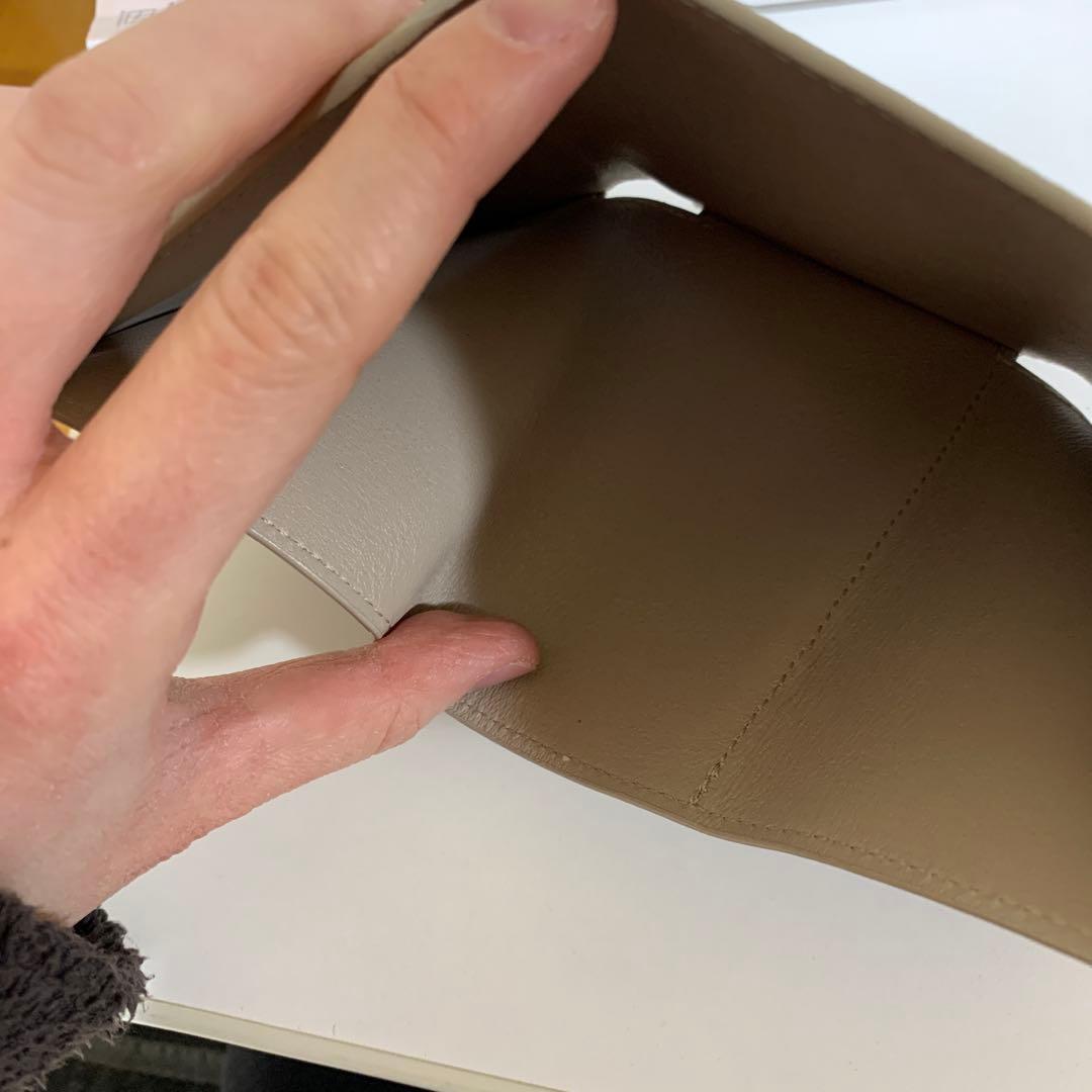 LOEWE ロエベ　三つ折り財布　ベージュ アナグラム