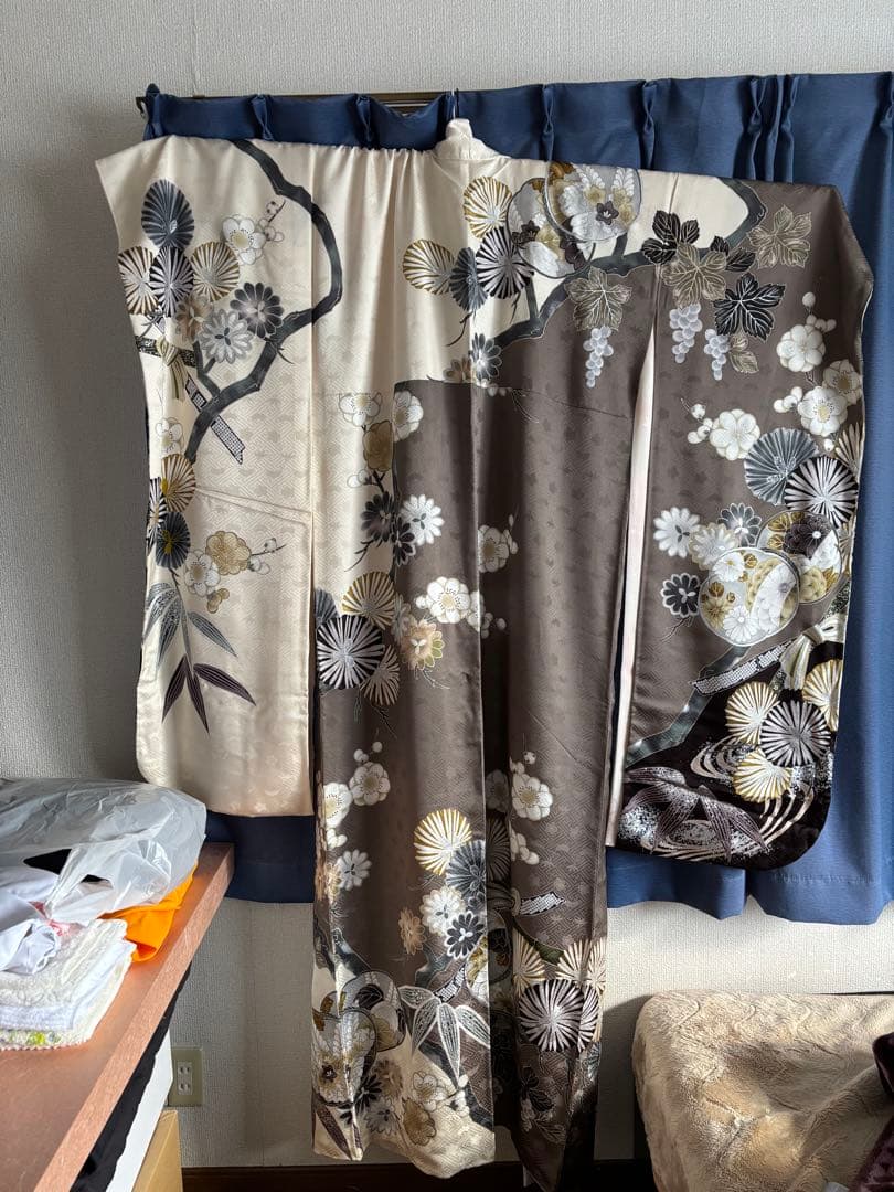 アリエル 振袖 成人式 グレー系花柄振袖