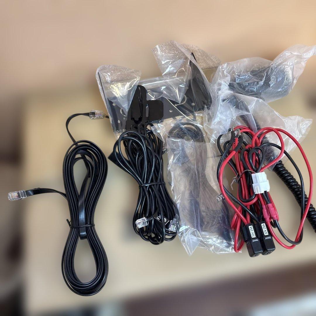 八重洲Ft-891M受信機 ケーブル・マウント付き